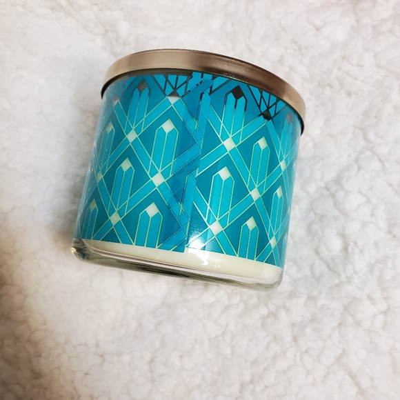 Bath & Body Works 3 Wick Candles NEW - Picture 4 of 15